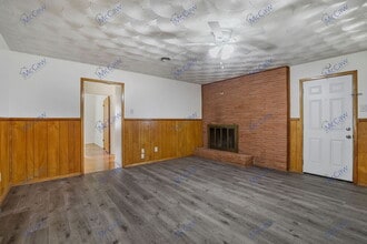 8708 Barclay St in Dallas, TX - Foto de edificio - Building Photo