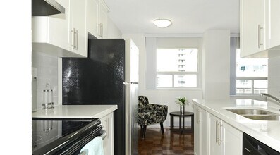 135 Lawton Blvd in Toronto, ON - Building Photo - Building Photo