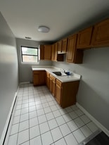137 Evergreen Ave in Hartford, CT - Building Photo