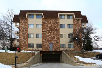 Frenchmen's Cove in Arlington Heights, IL - Foto de edificio - Building Photo