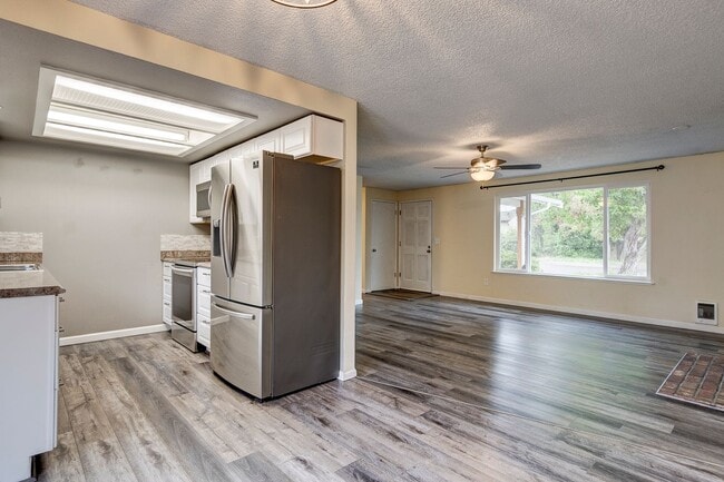 692 NW Hiyu Dr in Oak Harbor, WA - Building Photo - Building Photo