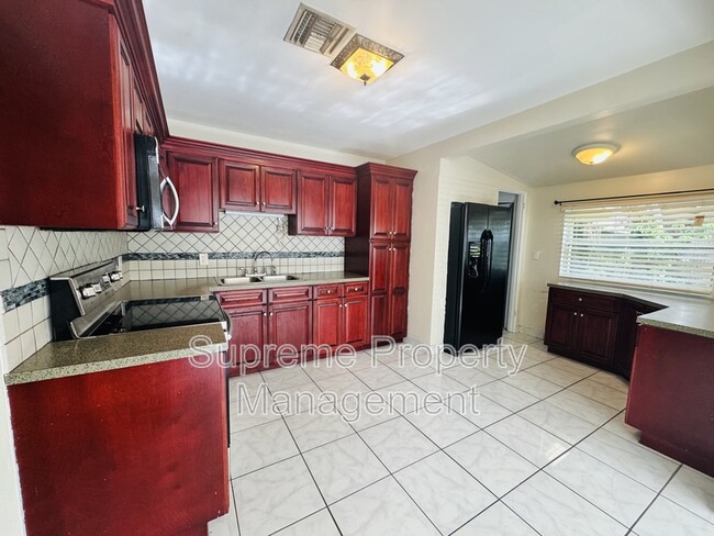 5401 8th Ave S in Gulfport, FL - Building Photo - Building Photo