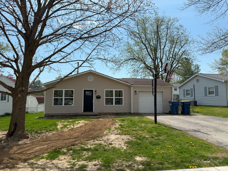 625 Crescent Dr in Greencastle, IN - Foto de edificio