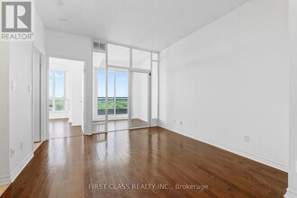 901-918 HOLMES Ave in Toronto, ON - Building Photo - Building Photo