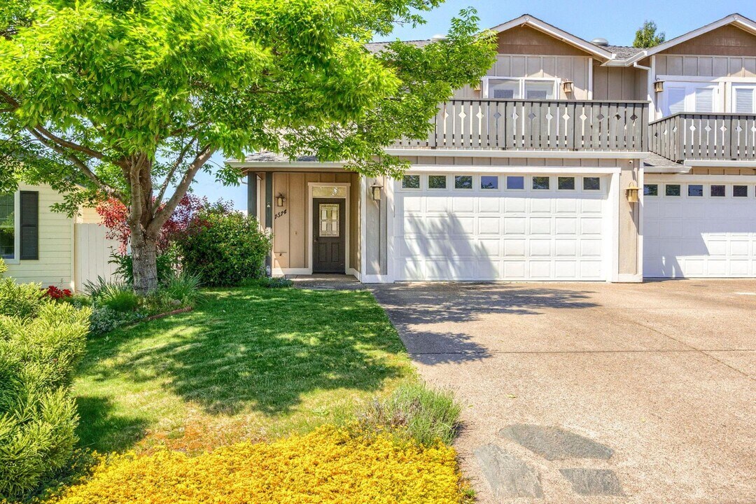 1512-1514 Hartell St in Medford, OR - Building Photo