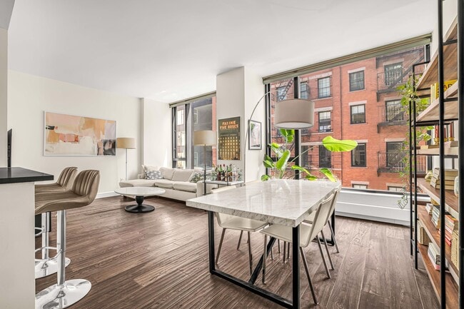 505 Greenwich St in New York, NY - Building Photo - Building Photo