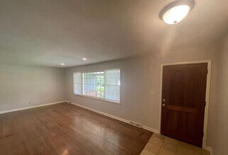 2452 E Langston St in Springfield, MO - Building Photo - Building Photo