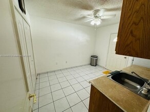 3840 W 10th Dr in Hialeah, FL - Foto de edificio - Building Photo