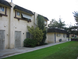 3740 White Ln in Bakersfield, CA - Building Photo