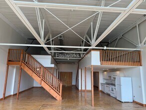 116 Pleasant St in Easthampton, MA - Building Photo - Building Photo