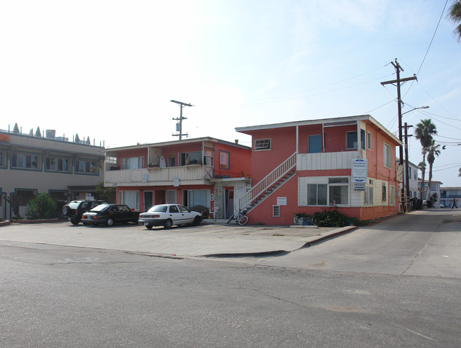 715-723 Reed Ave in San Diego, CA - Building Photo - Building Photo