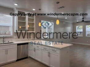 5461 Bradford Dr in Sacramento, CA - Building Photo - Building Photo
