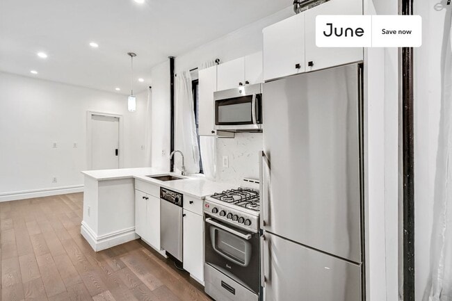 826 9th Ave, Unit 4FN in New York, NY - Foto de edificio - Building Photo