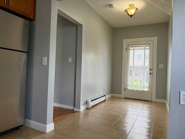 49 Wellington Ave, Unit Unit 01 in Everett, MA - Building Photo - Building Photo