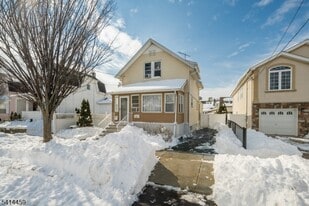 529 Ainsworth St in Linden, NJ - Building Photo