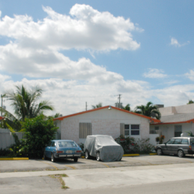 901 SW 10th St in Hallandale Beach, FL - Building Photo - Building Photo