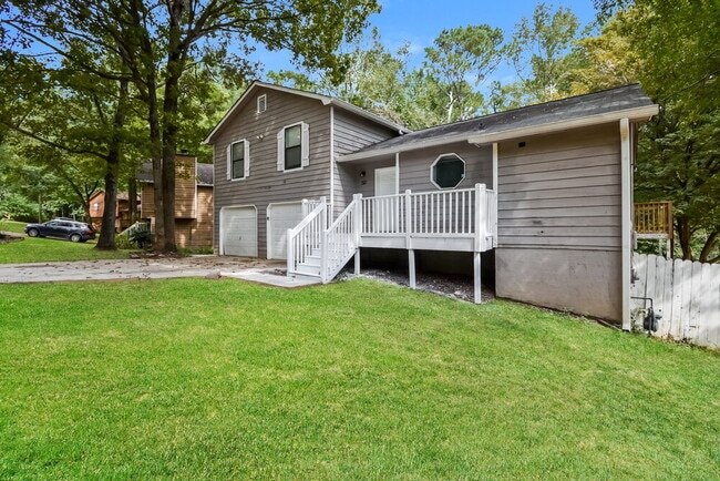 4173 Woodcrest Dr in Powder Springs, GA - Building Photo - Building Photo