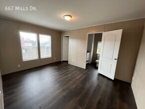 667 W Mills Dr in Towanda, KS - Building Photo - Building Photo