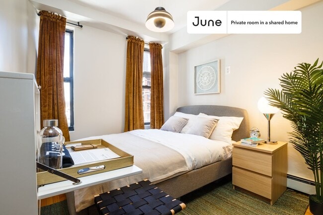 Private bedroom in 3 bed/1 bath Home in New York, NY - Building Photo - Building Photo