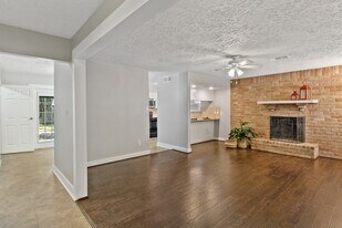 11823 S Red Cedar Cir in Spring, TX - Building Photo