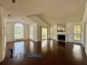 8724 Mallard Reserve Dr in Tampa, FL - Building Photo - Building Photo