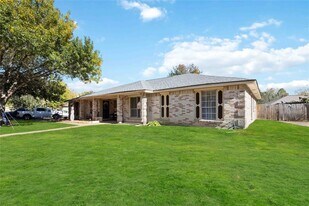 3811 Meadow Pl Dr in Houston, TX - Building Photo