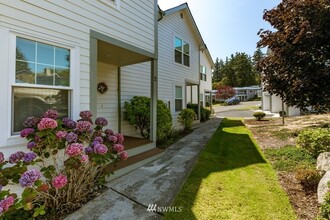 730 SW 19th Ct in Oak Harbor, WA - Building Photo - Building Photo