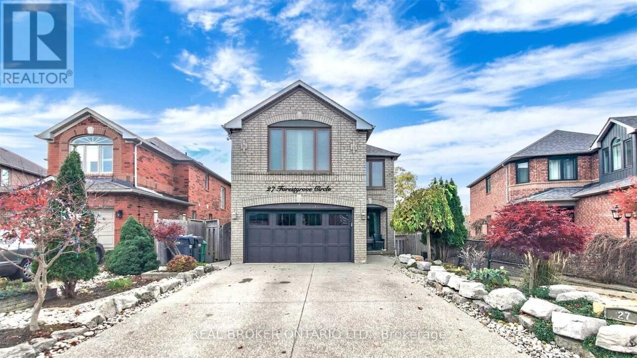 27 Forestgrove Cir in Brampton, ON - Building Photo