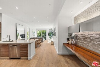 855 Croft Ave in Los Angeles, CA - Building Photo - Building Photo