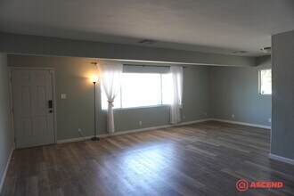 117 E Belle Ave in Bakersfield, CA - Building Photo - Building Photo