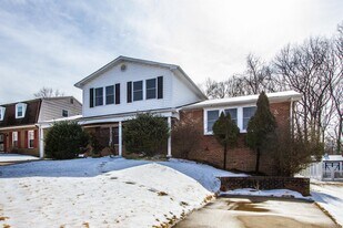 13308 Fort Washington Rd in Fort Washington, MD - Building Photo