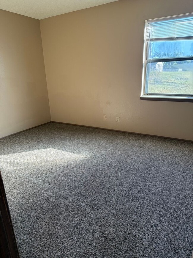 1501 E Bradley Ave in Ponca City, OK - Building Photo - Building Photo