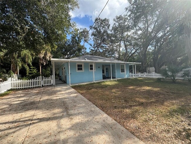 3715 Valley Tree Dr in Tampa, FL - Building Photo - Building Photo