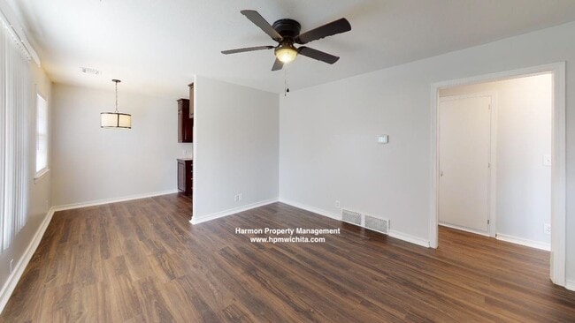 2210 W Greenfield St in Wichita, KS - Building Photo - Building Photo