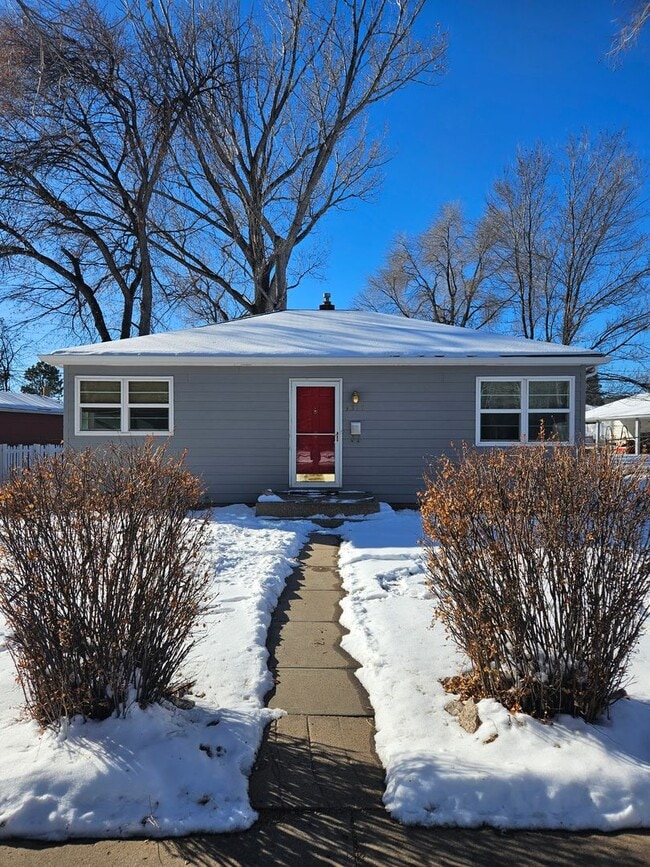 property at 4317 Meadowwood Dr