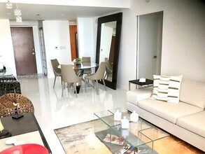 6365 Collins Ave, Unit 3010 in Miami Beach, FL - Building Photo - Building Photo