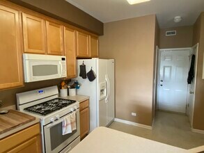 3260 Bromley Ln in Aurora, IL - Building Photo - Building Photo