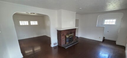 8100 Garfield Blvd in Garfield Heights, OH - Building Photo - Building Photo