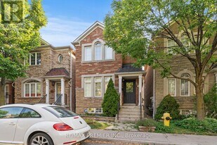 26 Algarve Crescent in Toronto, ON - Building Photo