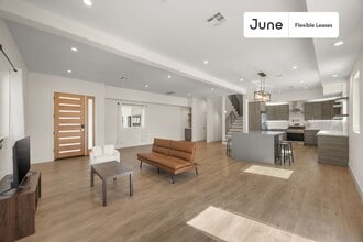 5637 Riverton Ave in Los Angeles, CA - Building Photo - Building Photo