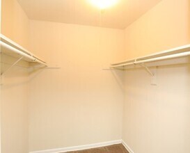 Mallard Court Apartments in Alexandria, VA - Building Photo - Building Photo