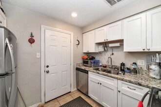 4841 E Sheridan St in Phoenix, AZ - Building Photo - Interior Photo