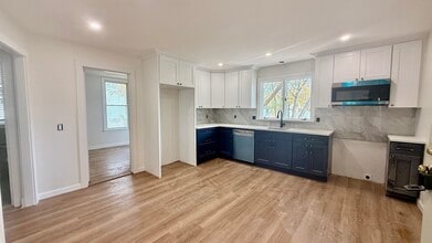 225 Pleasant St in Weymouth, MA - Building Photo - Building Photo