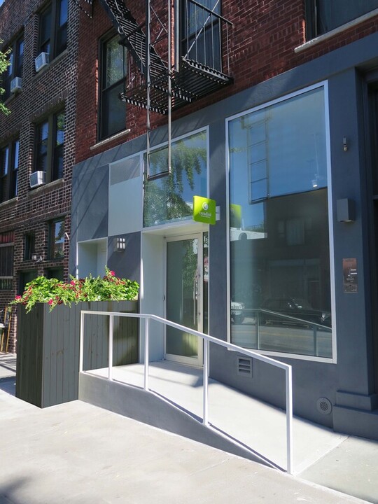 417 Grand St in Brooklyn, NY - Building Photo