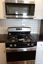 1651 W 19th St, Unit Apt 2R in Chicago, IL - Building Photo - Building Photo