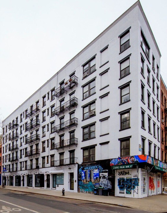 441-447 E Ninth St in New York, NY - Building Photo