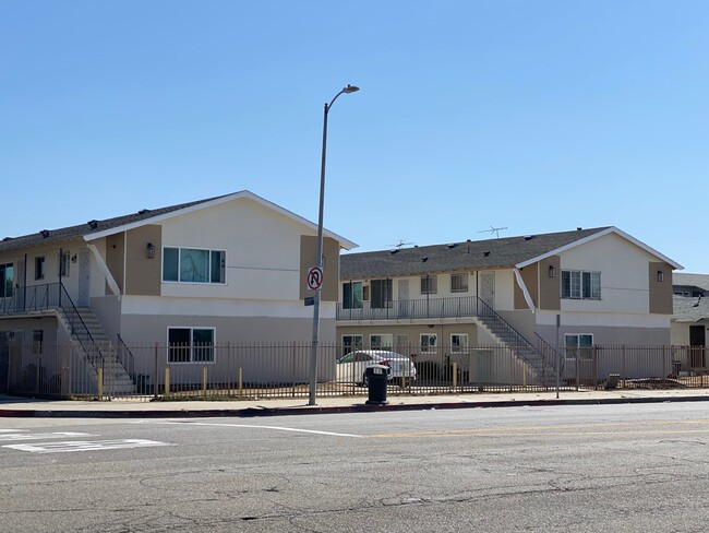 702 W Redondo Beach Blvd in Gardena, CA - Building Photo - Primary Photo