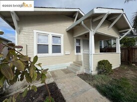 916 W 4th St in Antioch, CA - Building Photo