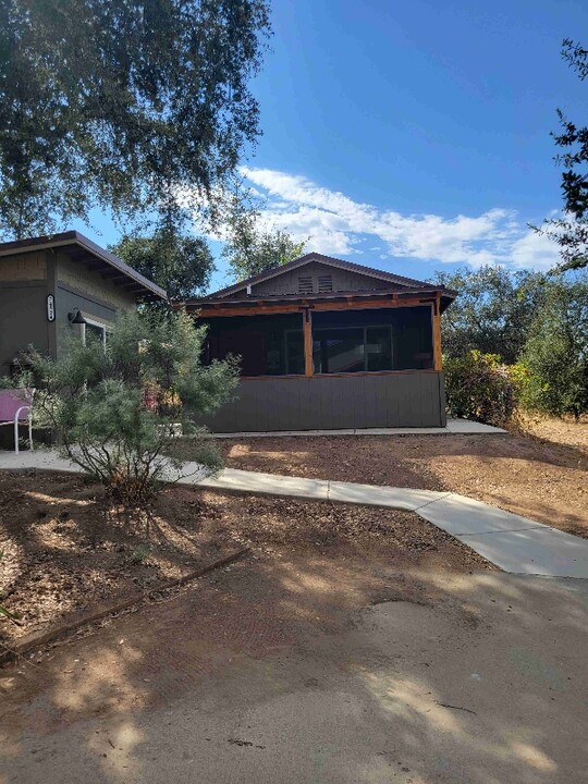 24834 Dam Oaks Dr in Ramona, CA - Building Photo