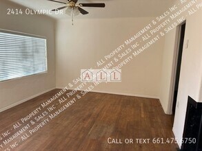 2414 Olympic Dr in Bakersfield, CA - Building Photo - Building Photo